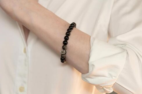 سوار الخرز - سوار معصم ناشر للزيوت العطرية مطرز بالأحجار الكريمة مع تقنية متقدمة in Kuwait