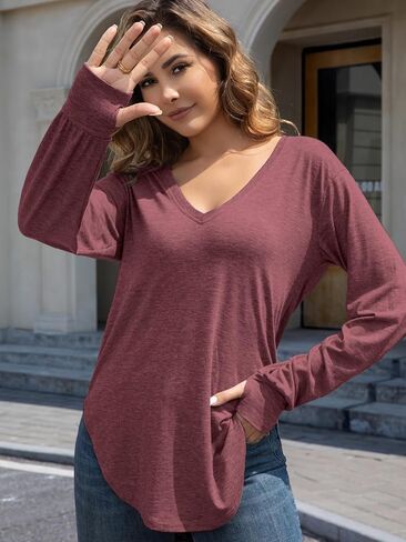 تي شيرت حريمي عميق بياقة على شكل V وأكمام طويلة فضفاض مناسب مقاس كبير تي شيرت بفتحة جانبية عالية ومنخفضة مع فتحة إبهام in Kuwait