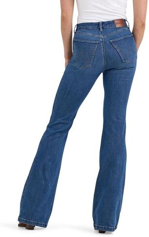 بنطلون جينز نسائي من Wrangler Be Spoke Elsie مرتفع الارتفاع ومتوهج in Kuwait