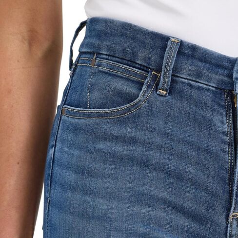 بنطلون جينز نسائي من Wrangler Be Spoke Elsie مرتفع الارتفاع ومتوهج in Kuwait