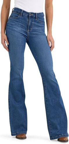 بنطلون جينز نسائي من Wrangler Be Spoke Elsie مرتفع الارتفاع ومتوهج in Kuwait