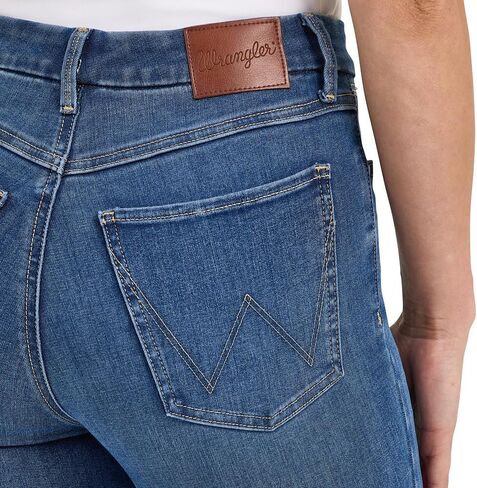 بنطلون جينز نسائي من Wrangler Be Spoke Elsie مرتفع الارتفاع ومتوهج in Kuwait