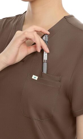 قمم فرك V -tele للسيدات - أعلى موحد للتمريض مع جيوب ، مقاومة التجاعيد والتنفس in Kuwait