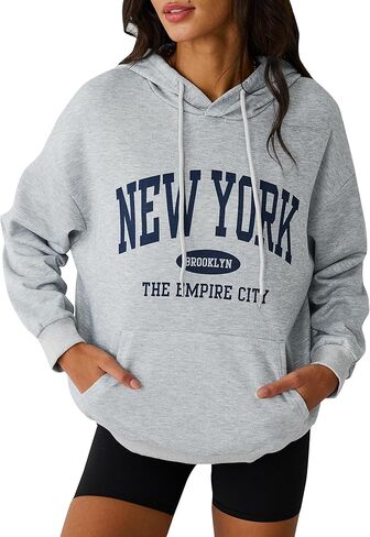سويت شيرت Avanova نسائي بغطاء للرأس برسوم جرافيك نيويورك وأكمام طويلة برباط كبير مع جيب كانجارو in Kuwait