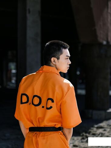 Prisoner Costume Orange Prisoner Jumpsuit Men Women Halloween Inmate Outfit Unisex Cos with Handcuffs in Saudi Arabia