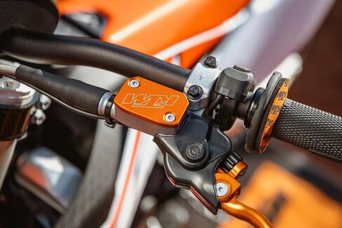 غطاء خزان الفرامل والقابض الأصلي من KTM، SXS05450210، يناسب أسطوانات Brembo الرئيسية على دراجات KTM النارية in Saudi Arabia
