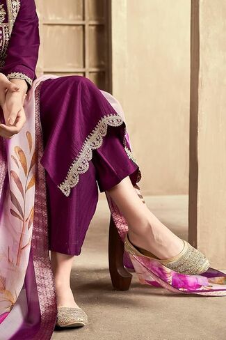 مجموعة كورتا للسيدات من DREAMANGEL FASHION، ملابس حفلات على الطراز الهندي، بنطال كورتا مستقيم مطرز مع وشاح in Kuwait