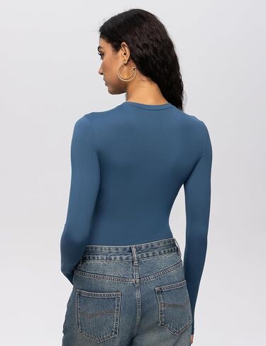 قمصان نسائية مفعمة بالحيوية بأكمام طويلة ورقبة دائرية ومناسبة للخروج وقمصان كاجوال أساسية in Kuwait