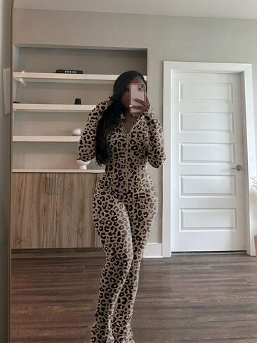 Molilove Womens 2 Piece Outfits Lounge Sweatsuit Set Long Sleeve Zipper Crop Jacket Long Flare Pants Tracksuits Workout Set in Kuwait