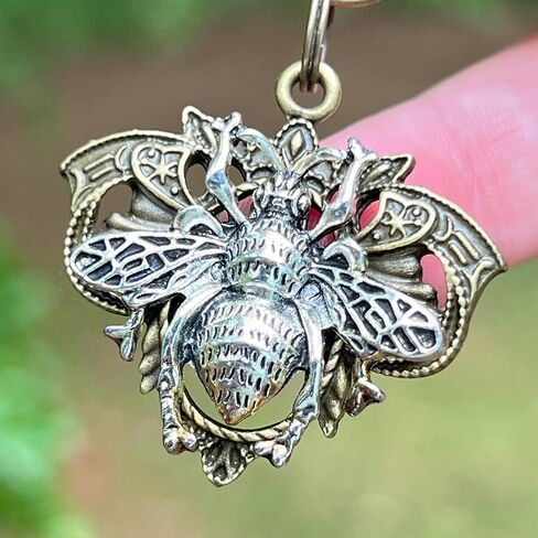 Gothic Bee Zipper Pull for Backpacks, Cute Purse Charms, Unique Vintage Style Insect Handbag Jewelry, Victorian Steampunk Zipper Charms, Camera Bag Charms, Cool Key Chain Charm in Saudi Arabia