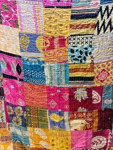 5 قطع من الأوشحة الهندية المطرزة Kantha القديمة المصنوعة يدويًا من القطن ذات الوجهين in Saudi Arabia
