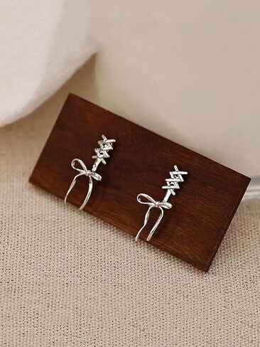 1 Pair Gold Hoop Earrings, Dangle Earrings for Women, Stylish and Charming Jewelry, Eye - Catching and Versatile Earrings for Various Occasions in Saudi Arabia