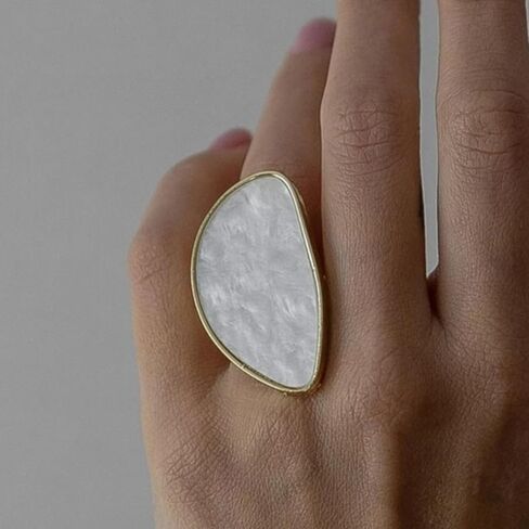 حلقة كبيرة على شكل دمعة أكريليك | خاتم لوحة اللؤلؤ مجوهرات مسطحة قابلة للتعديل للنساء بلمسات من اللؤلؤ الوردي والأبيض، هندسية غير منتظمة، الحد الأدنى، رومانسي، خاتم بيان in Kuwait