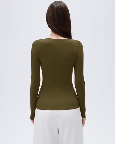 قميص SUUKSESS Cloud Cashmere للسيدات بياقة على شكل V وأكمام طويلة، قميص أساسي ناعم ومتماسك in Saudi Arabia