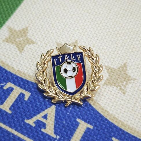 2026 كأس العالم لكرة القدم المنتخب الوطني شارة بدبوس بروش زينة الهدايا التذكارية in Kuwait