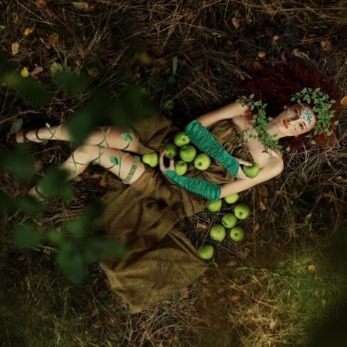 زي الجنية الخضراء للهالوين للنساء مع جوارب على شكل أوراق الشجر، ملصق وجه ماسي أخضر، قفافيز أوراق الكرمة من أجل مستلزمات حفلات الهالوين التنكرية in Kuwait