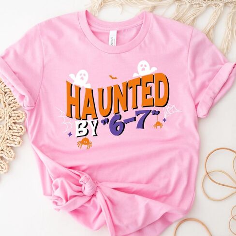 قميص 6 7، قميص مضحك مسكون بـ 6 7 Meme، الفكاهة الفيروسية على الإنترنت، الجيل المضحك Z، 67 تريند، تي شيرت Game Day، تي شيرت للأطفال الهالوين. متعدد الألوان in Kuwait