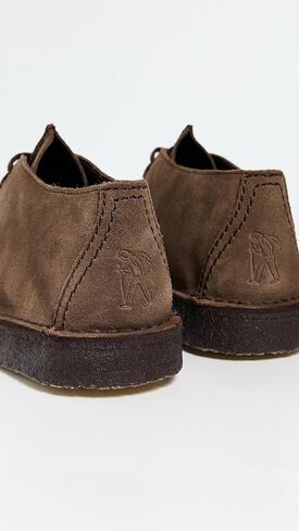 حذاء رجالي من Clarks مصنوع من الجلد السويدي Desert Trek in Saudi Arabia