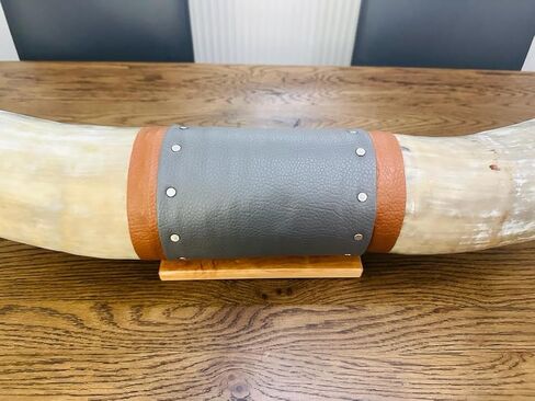 Authentic Large Chunky Real Bull Longhorn Leather Horn Mount - 47" to 50" - Steer Horns Truck Wall Hangings and Wall Decor, Truck Bull Horns in Saudi Arabia
