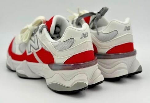 حذاء New Balance 9060 للأطفال الكبار (انعكاس أبيض وأحمر، 6.5) in Kuwait