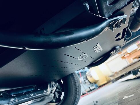 غطاء درع مضاد للسرقة للمحول الحفاز، متوافق مع Toyota Tacoma 4X4 2016 2017 2018 2019 2020 2021 2022 2023 مع طلاء مسحوق أسود in Kuwait