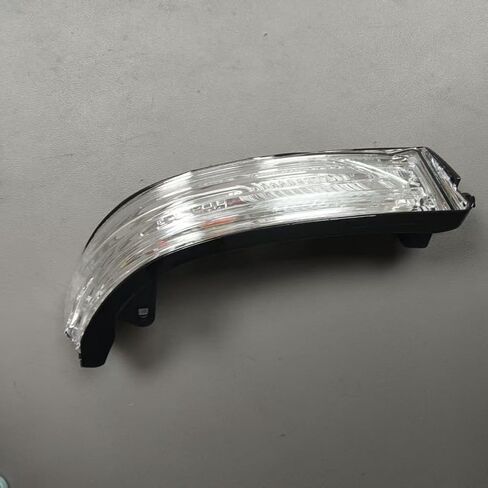 1PCS Reverse mirror light on the right OEM 68402096AA in Saudi Arabia