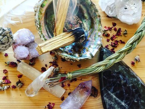 Sacred Medicine Smudge Kit | White Sage, Cedar, Palo Santo, Sweetgrass in Abalone Shell in Saudi Arabia