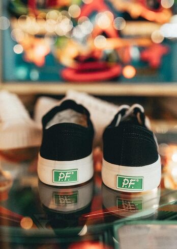 حذاء رياضي من القماش برقبة منخفضة للجنسين|أسود|مبركن in Kuwait