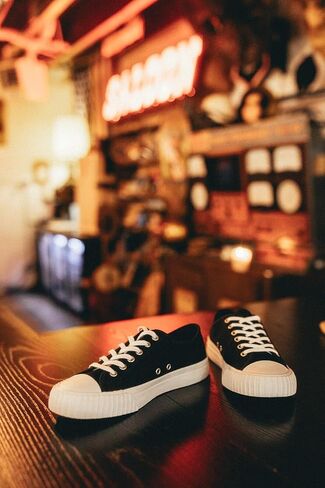 حذاء رياضي من القماش برقبة منخفضة للجنسين|أسود|مبركن in Kuwait