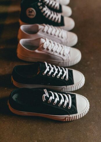 حذاء رياضي من القماش برقبة منخفضة للجنسين|أسود|مبركن in Kuwait