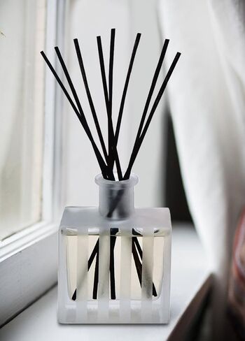 LOVSPA Hawaiian Sandalwood Luxury Home Fragrance Diffuser Reeds Set | Opulent Notes of Creamy Sandwalwood, Amber & Earthy Patchouli in Kuwait