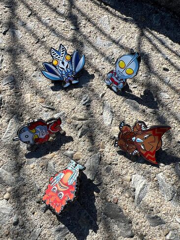 ما هو دبوس مجوهرات باشن الخاص بك Ultraman Seven Emerium Pin، مرخص رسميًا in Kuwait