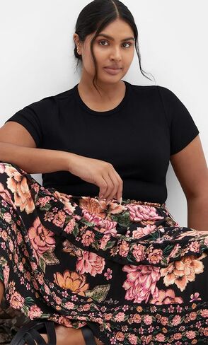 المدينة الأنيقة للسيدات بالإضافة إلى تنورة ديفين جمال in Kuwait