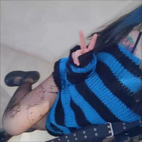 بلوفر نسائي كبير الحجم من Goth Punk ممزق مخطط بأكمام طويلة، ملابس علوية للشارع in Kuwait