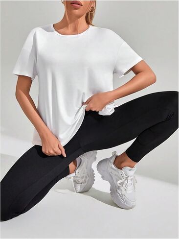 قميص رياضي نسائي من SweatyRocks ذو ظهر متقاطع وأكمام قصيرة ورقبة دائرية وفضفاضة مناسبة للتمرين in Kuwait