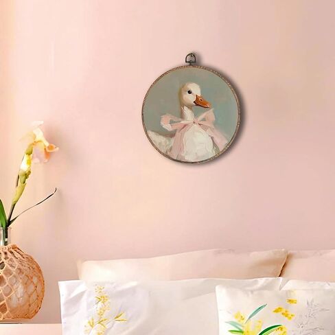 Coquette Pink Bow Duck بيضاوي جدار الفن مؤطر، Preppy Girly ديكور جدار بيضاوي، خمر بطة جرلي معلقة قماش يطبع منحوتات الحائط للفتيات غرفة النوم ديكور غرفة النوم، 8.5x11.5 بوصة in Saudi Arabia