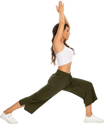 سراويل كابريس باللون الرمادي الفاتح وبنطلون كابريس باللون الأخضر العسكري للنساء بجيوب من SUNYAA in Kuwait