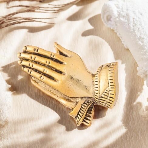 Serenity Prayer Brooch Pins Gold Praying Hands Vintage Lapel Badge Brooches for Women Fashion Jewelry Clothing Decoration Accessories in Kuwait