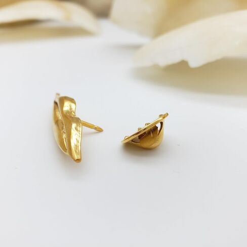 Lips Lapel Pin - Gold Plated - Man Ray Art Inspired Brooch in Kuwait