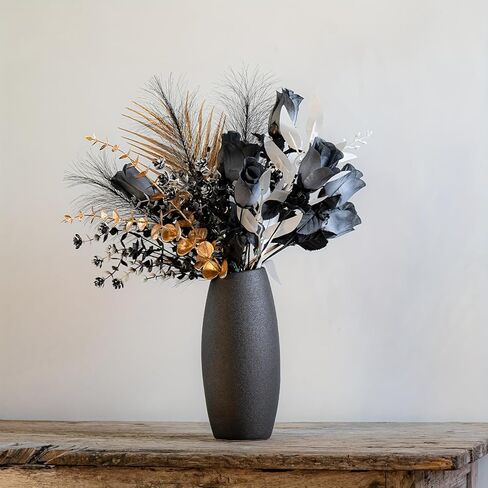 تشكيلة زهور اصطناعية من الذهب الأسود، وأوراق الورد والأوكالبتوس، قطعة زخرفية فاخرة، ديكور منزلي محايد حديث، قطعة مركزية أنيقة لطاولة الطعام، على الطراز الجمالي القوطي، ديكور الهالوين in Kuwait