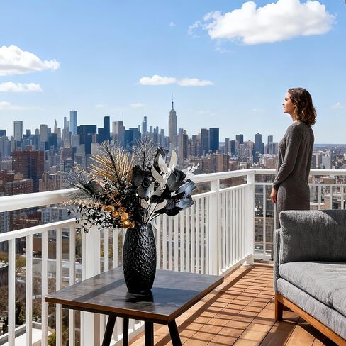 تشكيلة زهور اصطناعية من الذهب الأسود، وأوراق الورد والأوكالبتوس، قطعة زخرفية فاخرة، ديكور منزلي محايد حديث، قطعة مركزية أنيقة لطاولة الطعام، على الطراز الجمالي القوطي، ديكور الهالوين in Kuwait