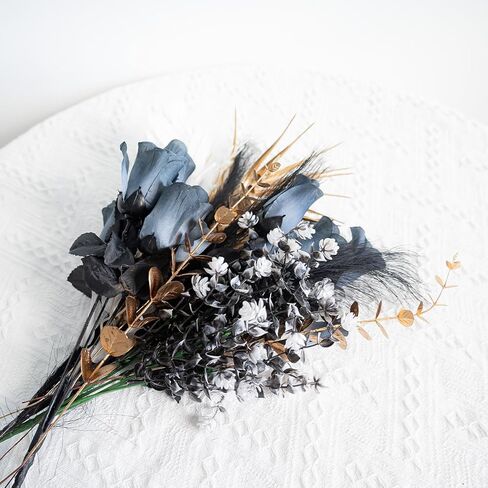 تشكيلة زهور اصطناعية من الذهب الأسود، وأوراق الورد والأوكالبتوس، قطعة زخرفية فاخرة، ديكور منزلي محايد حديث، قطعة مركزية أنيقة لطاولة الطعام، على الطراز الجمالي القوطي، ديكور الهالوين in Kuwait