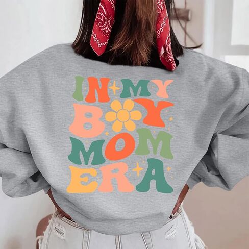 سويت شيرت مضحك في My Boy Mom Era للنساء، سويت شيرت ماما لطيف برسوم جرافيك بوي أمي، قميص طويل الأكمام، بلوفر قطني in Kuwait