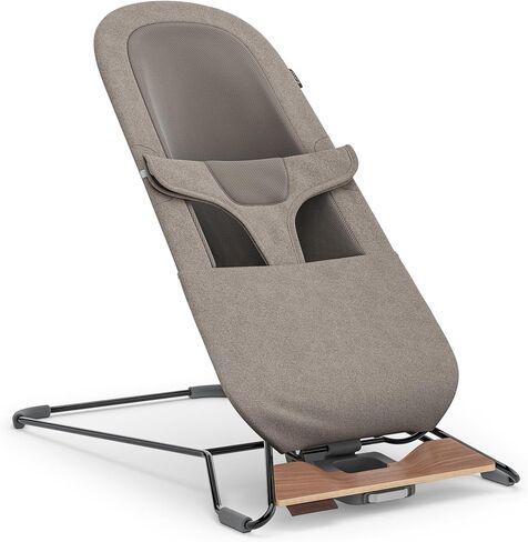 كرسي هزاز UPPAbaby Mira / كرسي هزاز محمول 2 في 1 + مقعد ينمو مع طفلك / GREENGuard® Gold، JPMA + FSC® معتمد / بطانة مقعد مريحة + حقيبة تخزين متضمنة / تشارلي (مزيج رملي / كروم أسود / خشب الجوز) in Kuwait