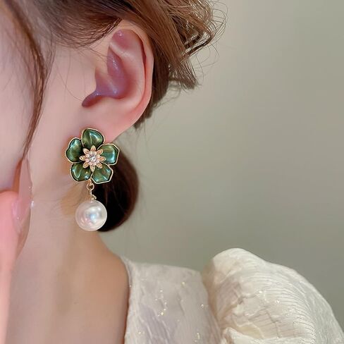 Vintage Camellia Pearl Stud Earrings for Women Floral Pearl Drop Dangle Earrings for Women Bridal Party Jewelry in Kuwait