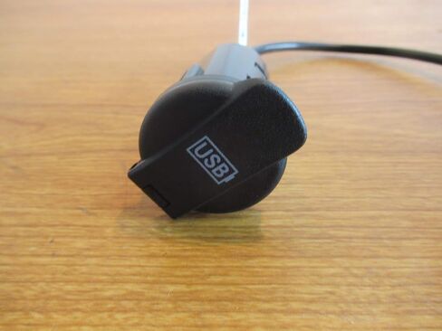 2013-2019 Ram 1500 2500 3500 4500/5500 USB Charging Port New Mopar OEM in Saudi Arabia
