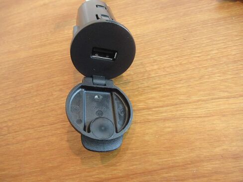 2013-2019 Ram 1500 2500 3500 4500/5500 USB Charging Port New Mopar OEM in Saudi Arabia