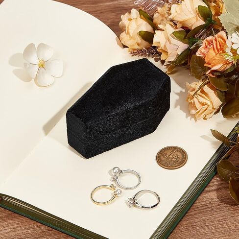 صندوق مجوهرات على شكل تابوت من Beebeecraft مكون من 6 فتحات باللونين الأسود والأحمر علبة الخاتم المخملية حامل تابوت صغير علبة قوطية لتخزين هدايا الهالوين in Saudi Arabia