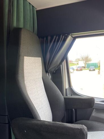 ستائر الزجاج الأمامي تناسب Freightliner Cascadia 2008-2025 (رمادي) in Kuwait