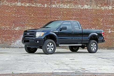 طقم رفع التعليق Rough Country 6 بوصة لـ 2011-2014 Ford F-150 2WD - 57330 in Saudi Arabia